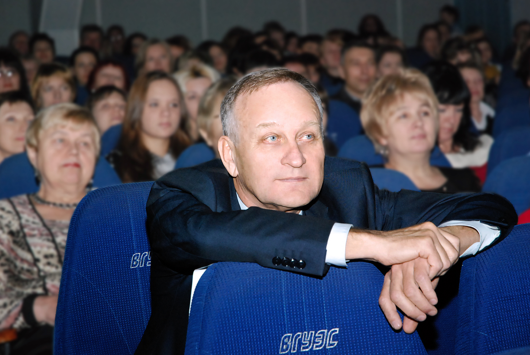 Поздравляем с днём рождения президента ВГУЭС Геннадия Иннокентьевича Лазарева!