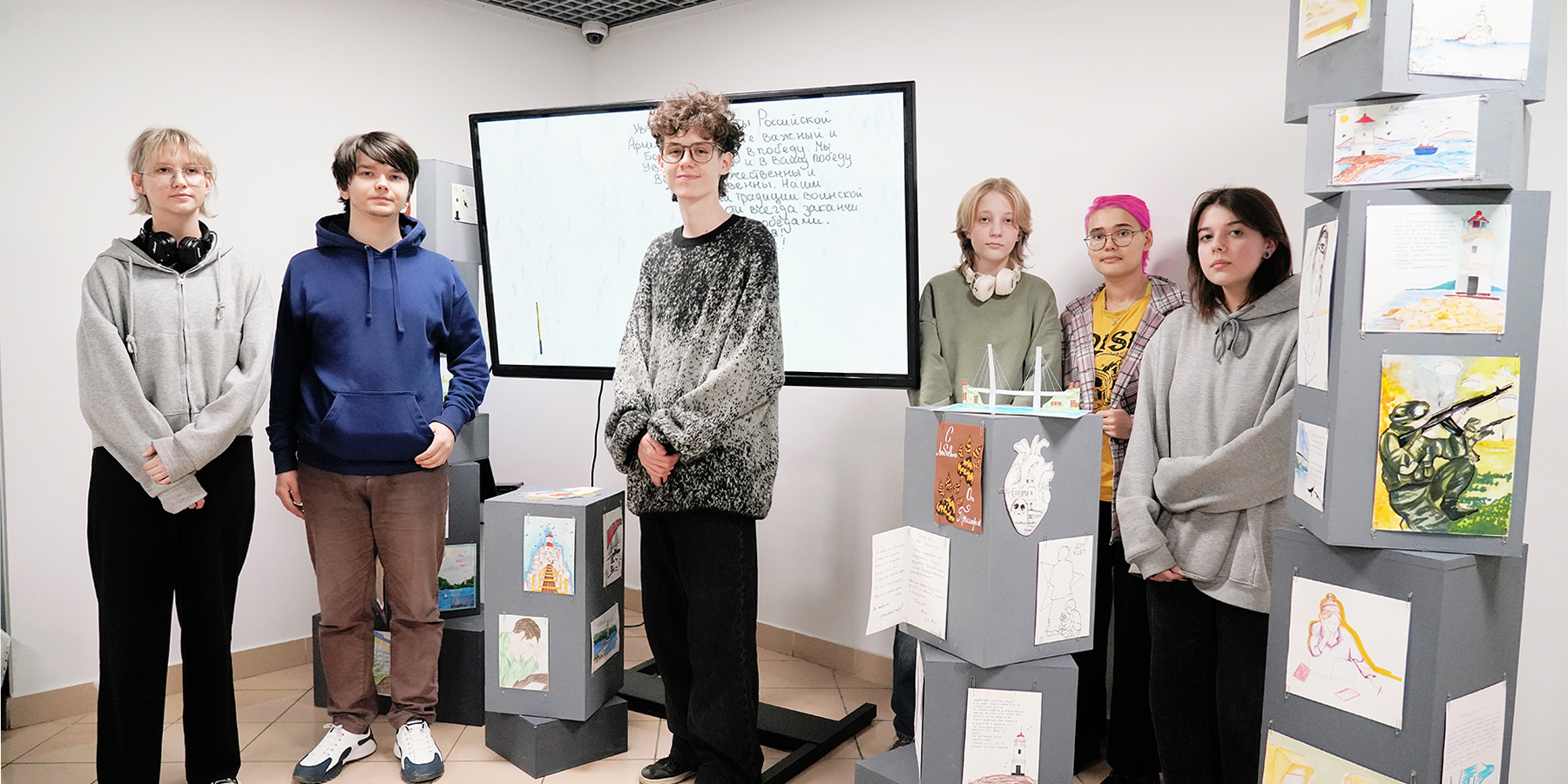 Живая память и вера в героев: ВВГУ представил мультимедийные выставки «Портрет Героя» и «Владивосток ждёт своих солдат»