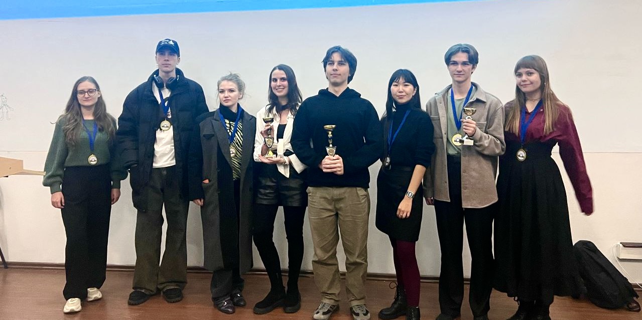 Команда ВВГУ выиграла межвузовский турнир «Первый кубок» по парламентским дебатам