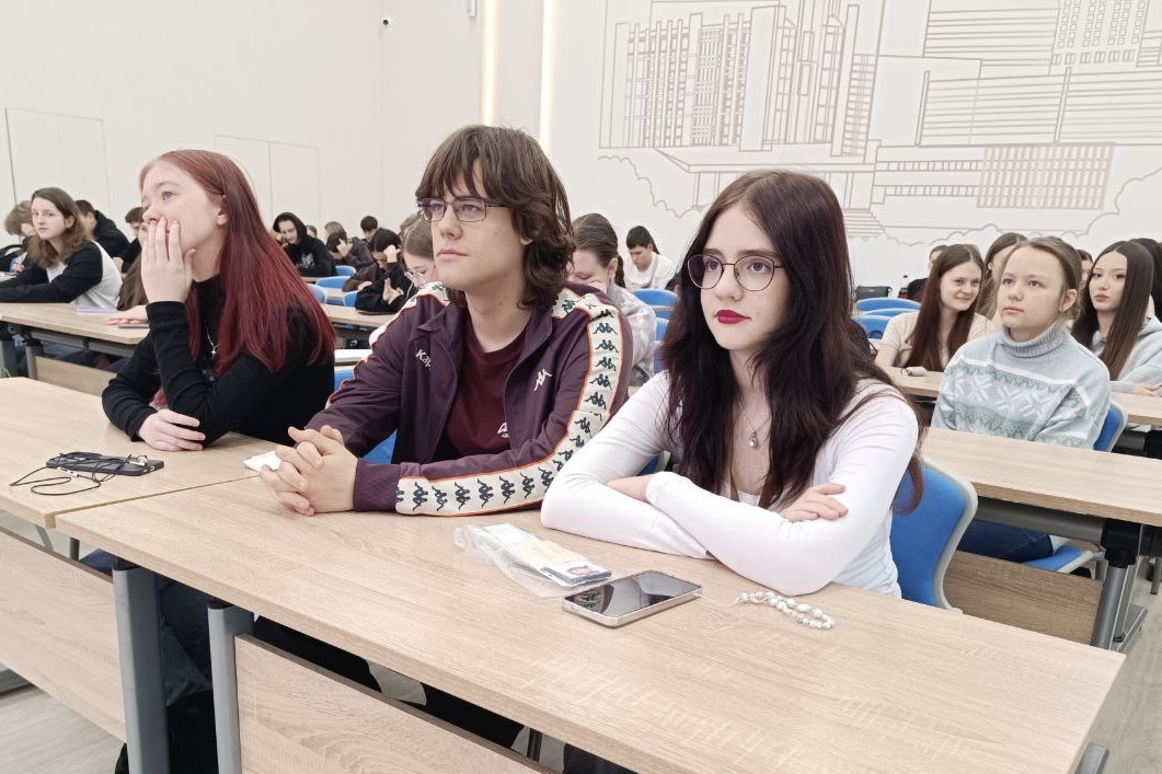 Студентам ВВГУ напоминают о правилах безопасности дорожного движения