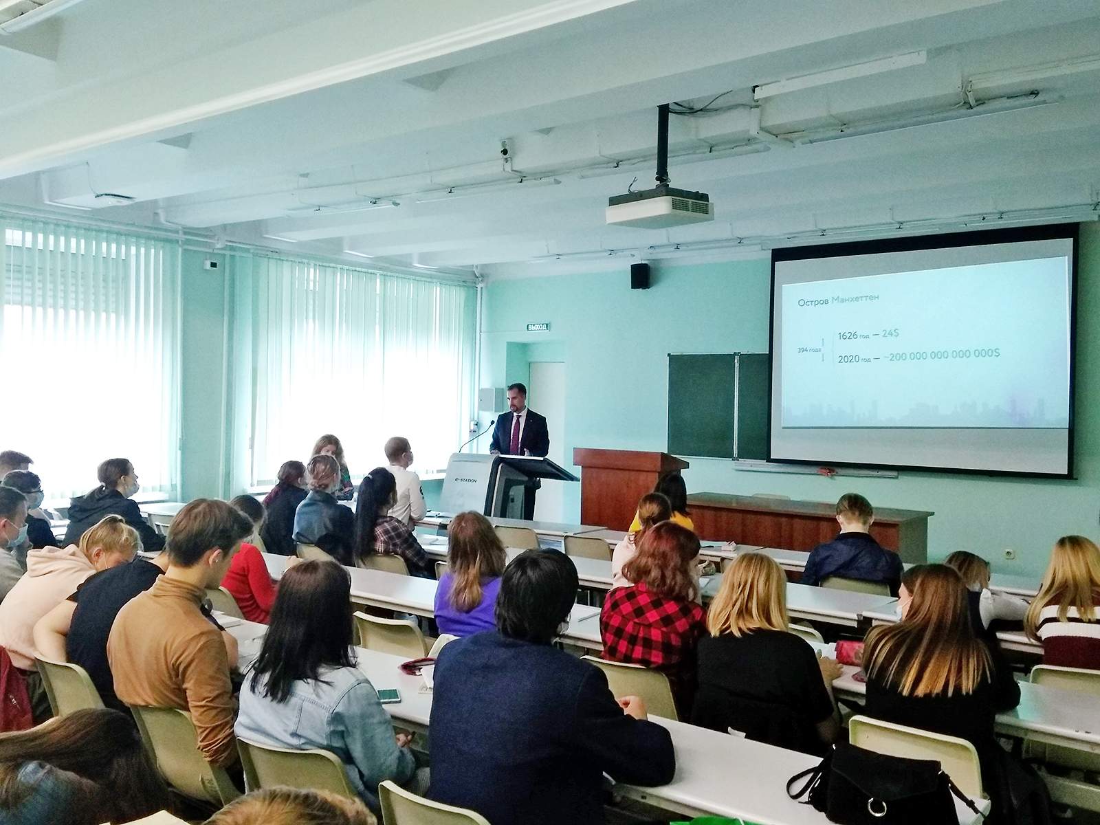 «Финансовое планирование - ключ для состоятельной жизни». Управляющий Приморским отделением ПАО Сбербанк Сергей Радюшкин выступил во ВГУЭС с лекцией