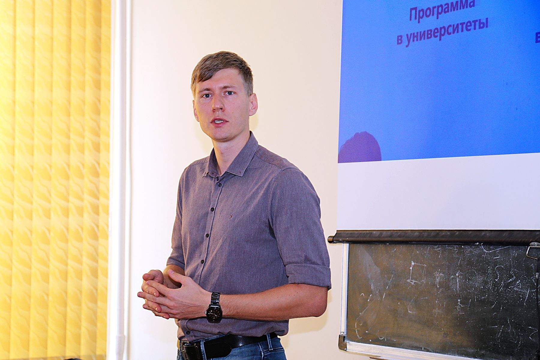 IT-директор компании DNS Андрей Гончарук рассказал о востребованности программистов 1С студентам кафедры информационных технологий и систем ВГУЭС