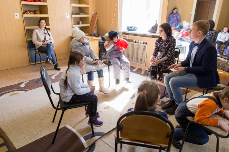 Блины, игры и тренинги: ассоциация психологов развлекла детей и взрослых на МедиаМасленице