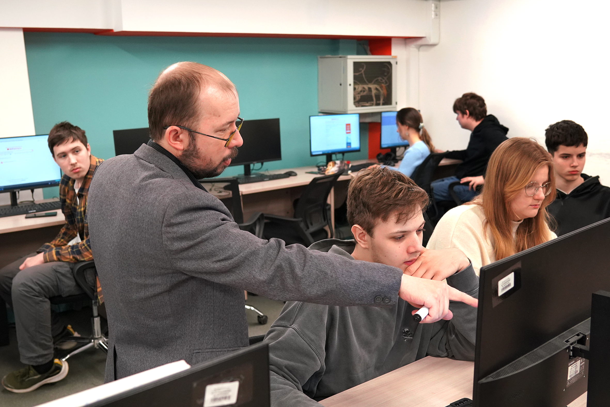 Преподаватели ВВГУ осваивают технологии применения искусственного интеллекта в высшем образовании