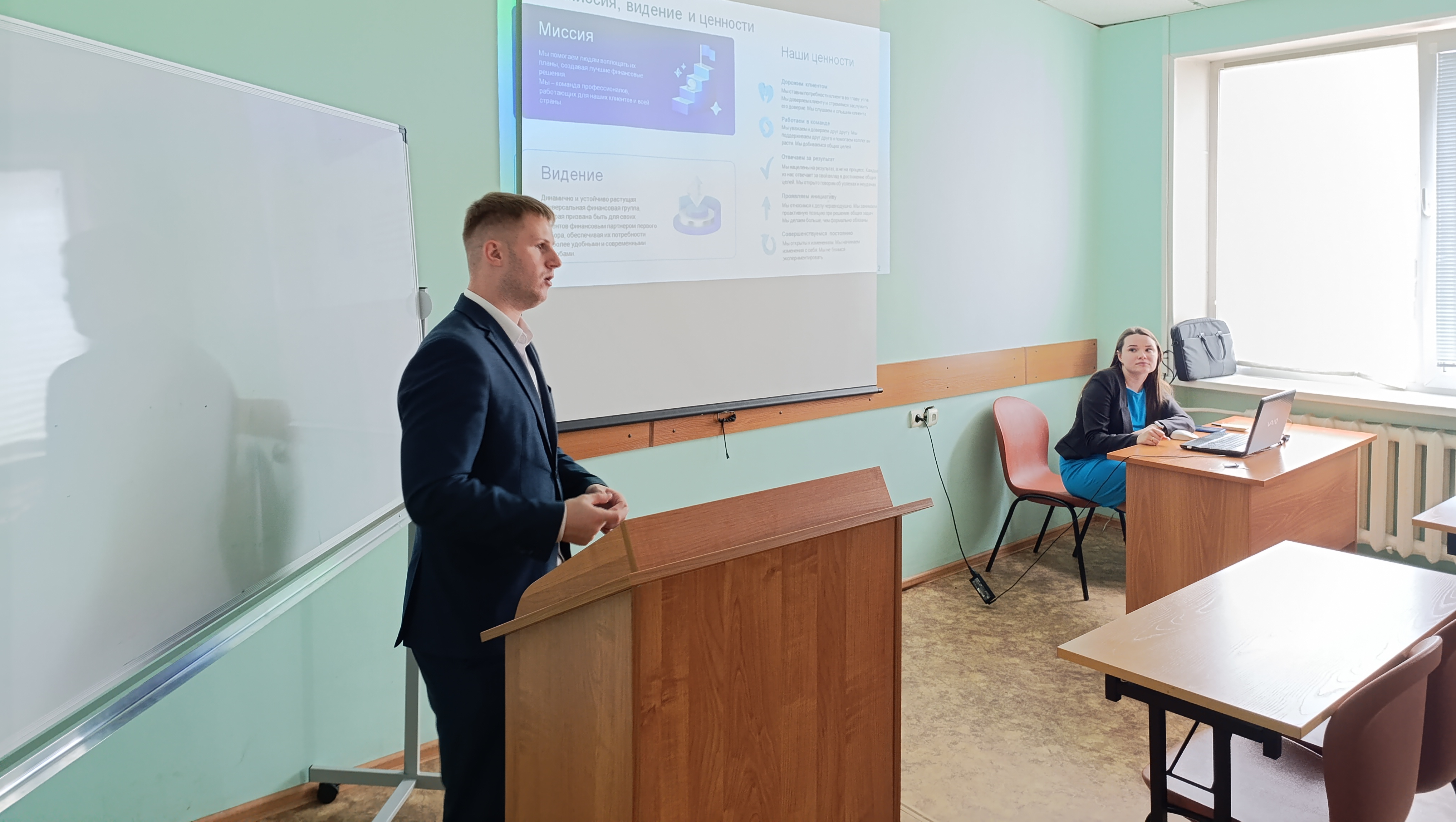 Студенты академического колледжа встретились с представителями банка ВТБ