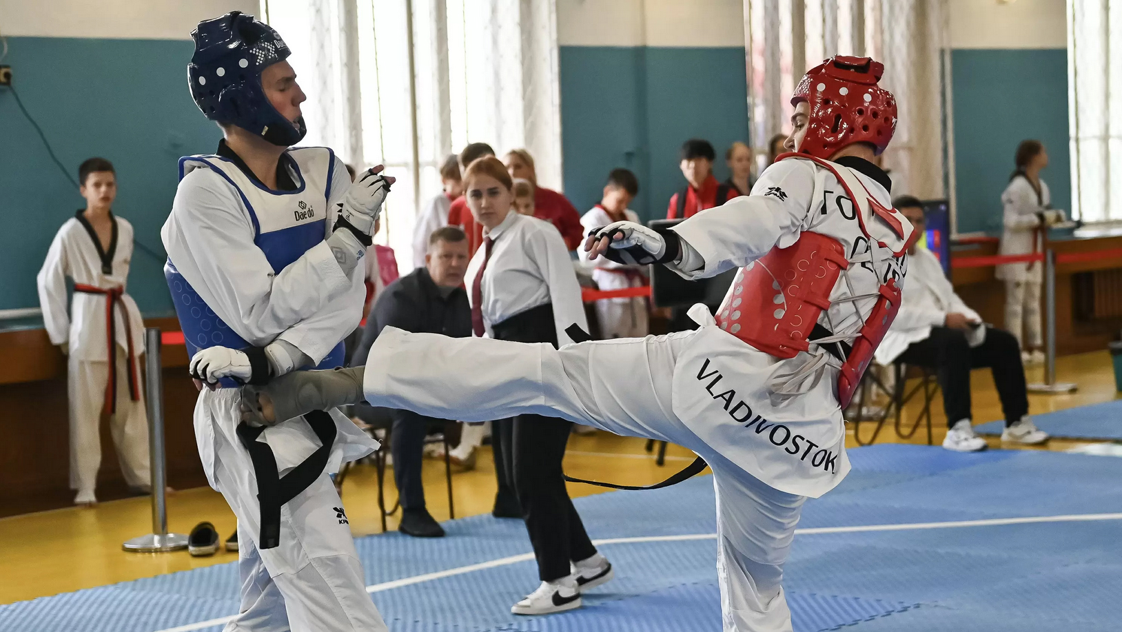 Студент ВВГУ Даниил Фурманов завоевал серебро Всероссийских соревнований по тхэквондо в Санкт-Петербурге