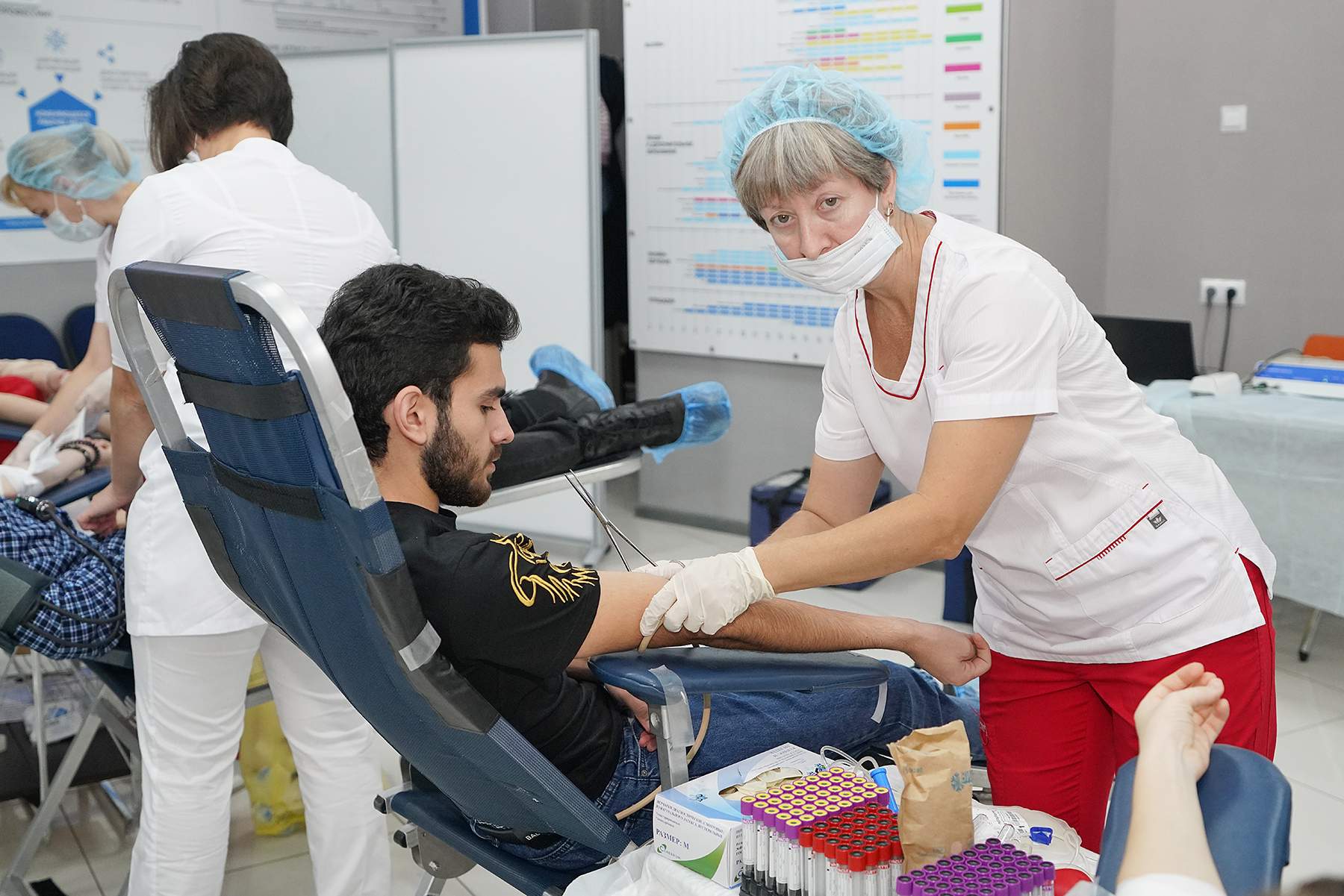 Десятки студентов ВВГУ приняли участие в «Дне донора»