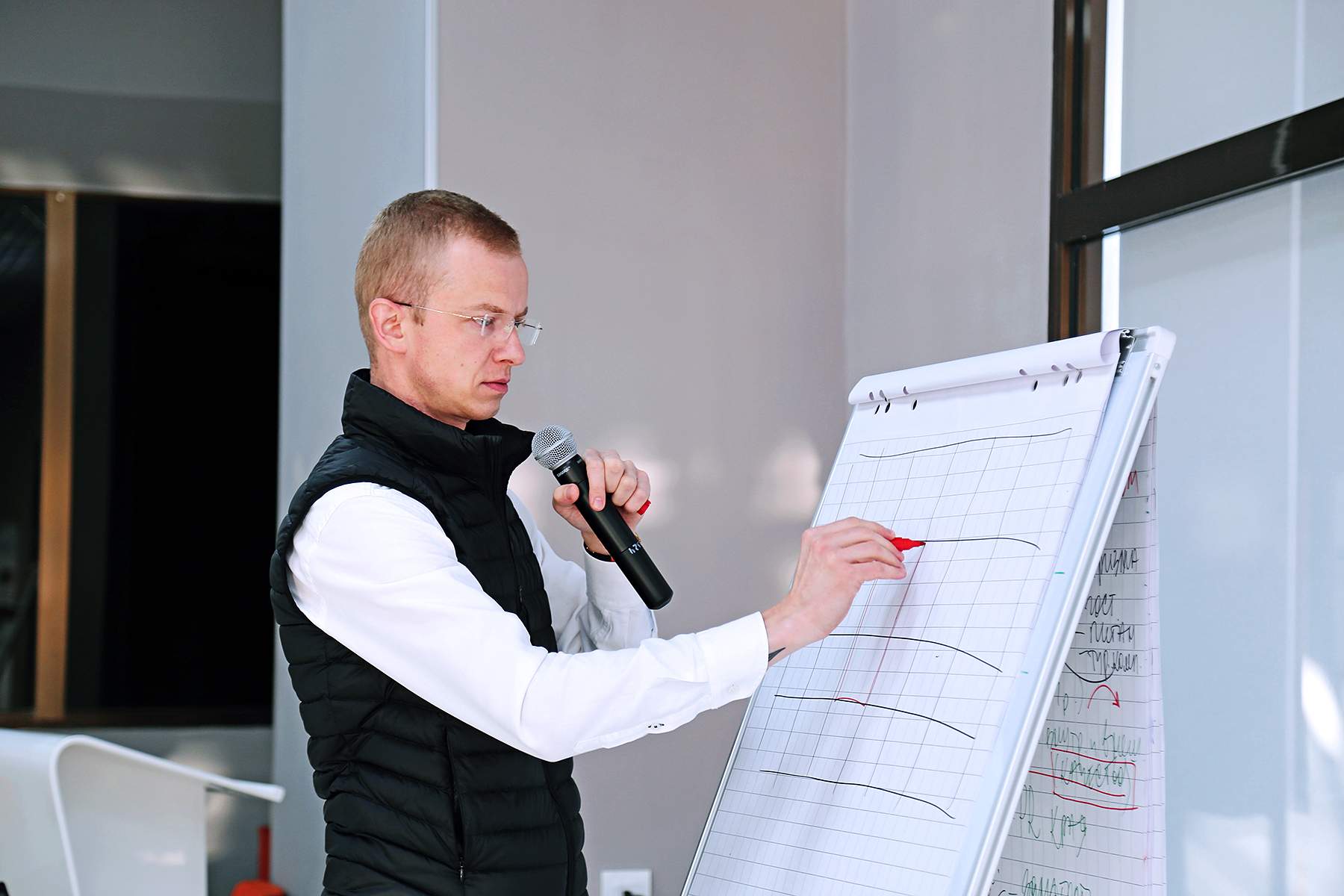 Эксперты СКОЛКОВО во ВГУЭС: с такой скоростью парадигма образования не менялась никогда