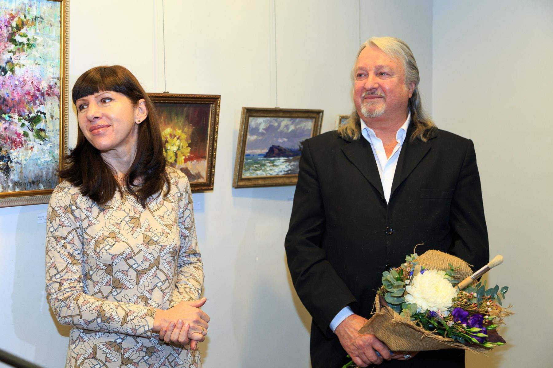 В Музейно-выставочном комплексе ВГУЭС открылась выставка Виктора Убираева «Свет облаков»