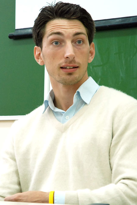 Приглашенным спикером на занятии по международному менеджменту стал предприниматель из Швеции