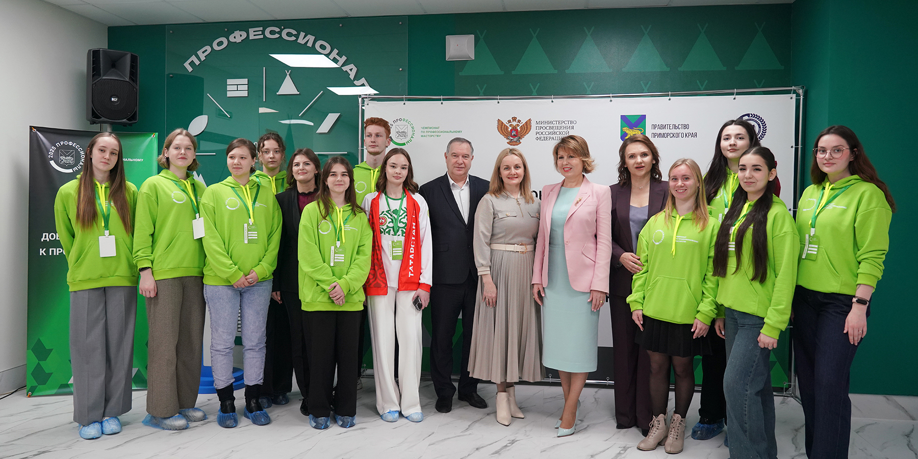 Поздравление ректора ВВГУ Татьяны Терентьевой с Днем среднего профессионального образования