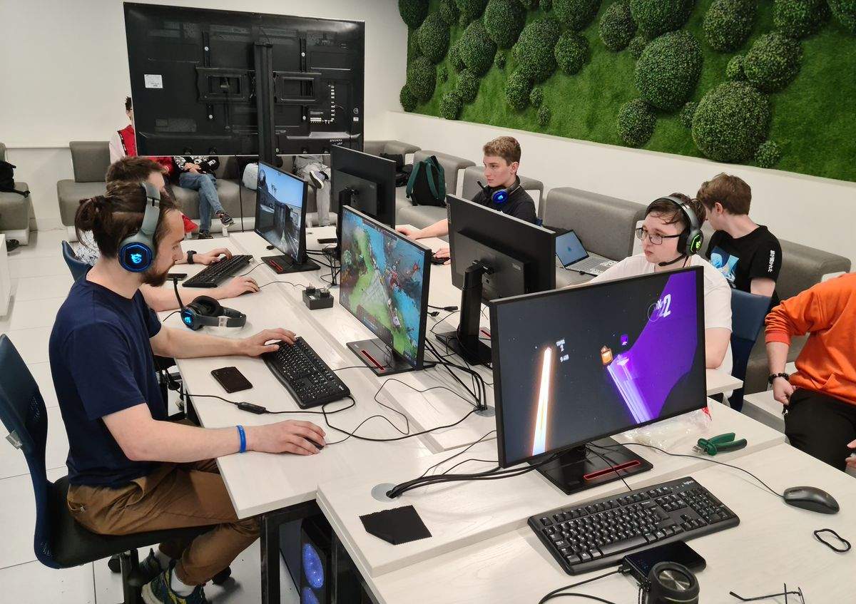 От компьютерных игр до нейронных сетей: цифровых студентов и школьников приглашают в сообщество Digital Craft ВГУЭС