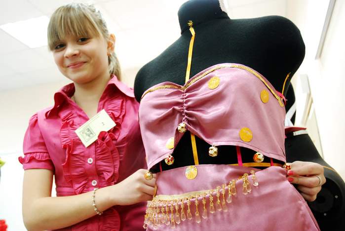 На кафедре сервиса и моды ВГУЭС состоялся региональный этап Всероссийской олимпиады по технологии среди старшеклассниц