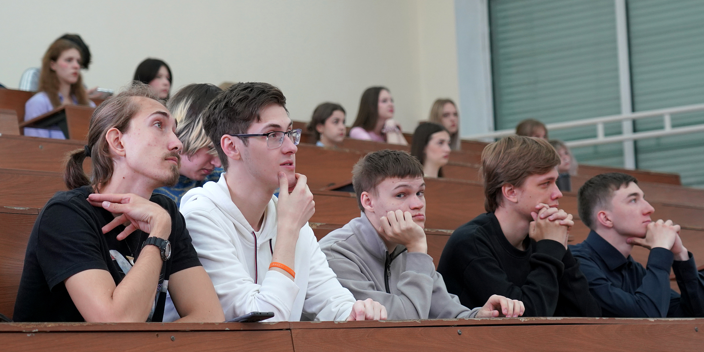 О тайных символах в искусстве узнали студенты ВВГУ в Международный день музеев