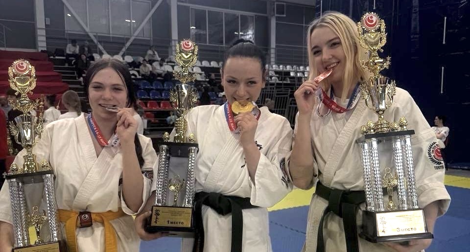 Тренер ВВГУ Милиса Долгунова выиграла чемпионат Дальнего Востока по каратэ