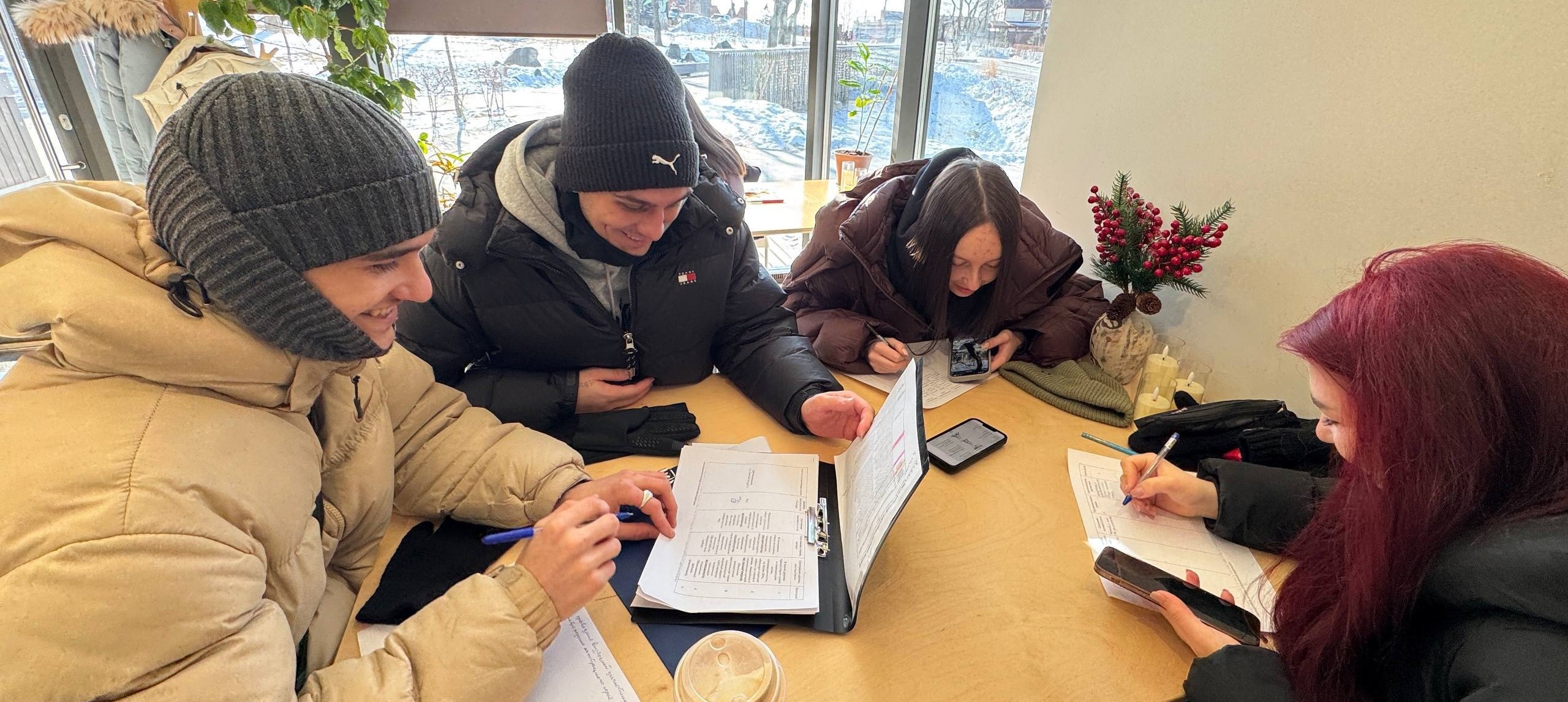 Студенты ВВГУ участвуют в реконструкции зелёных зон Нагорного парка во Владивостоке