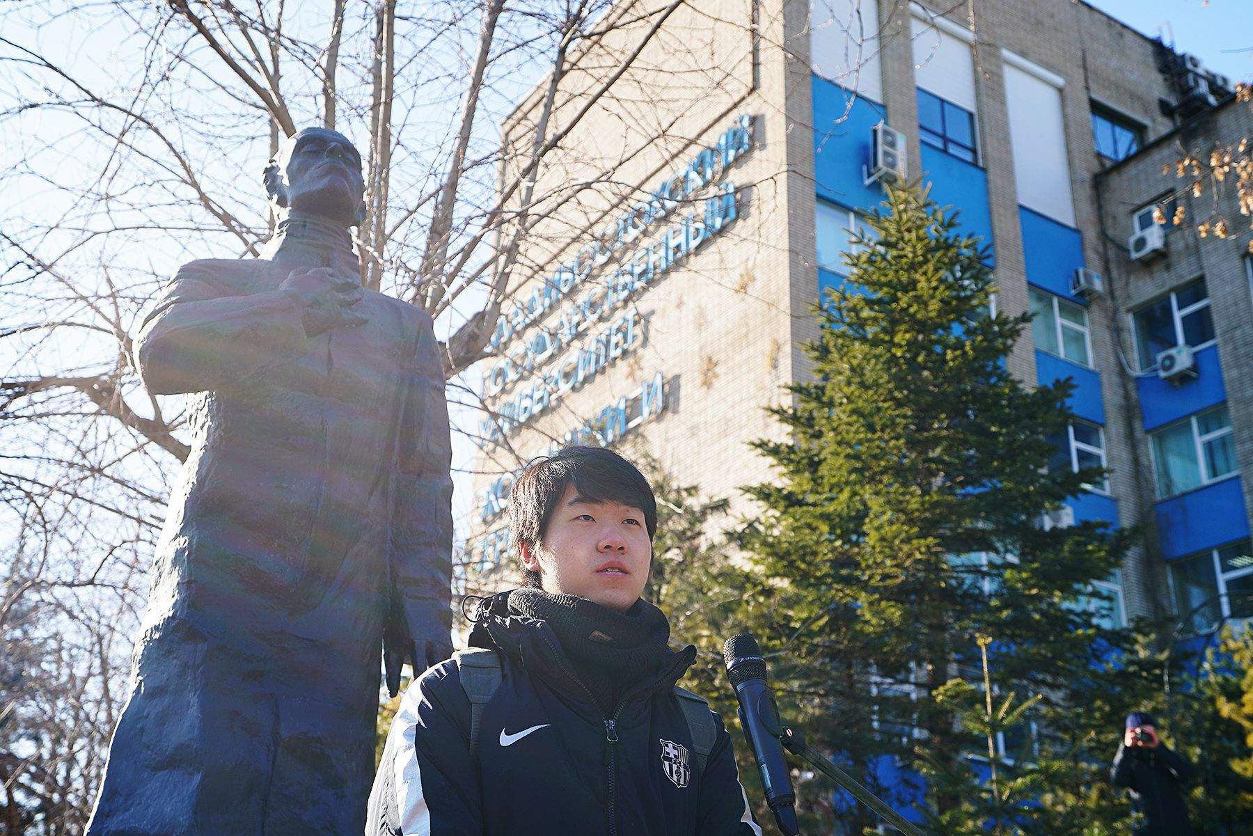 "На стёкла вечности уже легло моё дыхание, моё тепло"