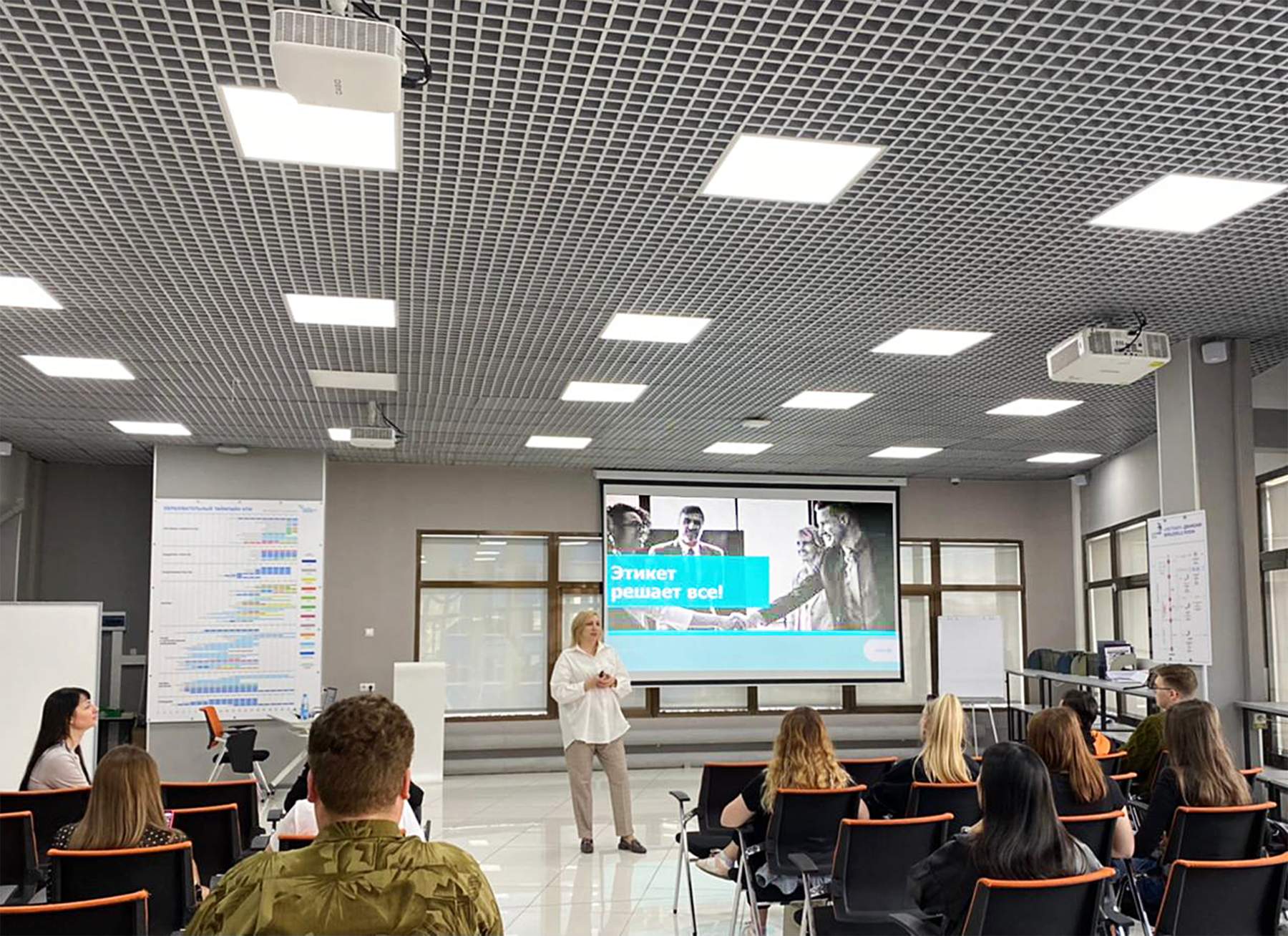 Совет студентам ВГУЭС: если не знаете, как поступить, поступайте по этикету