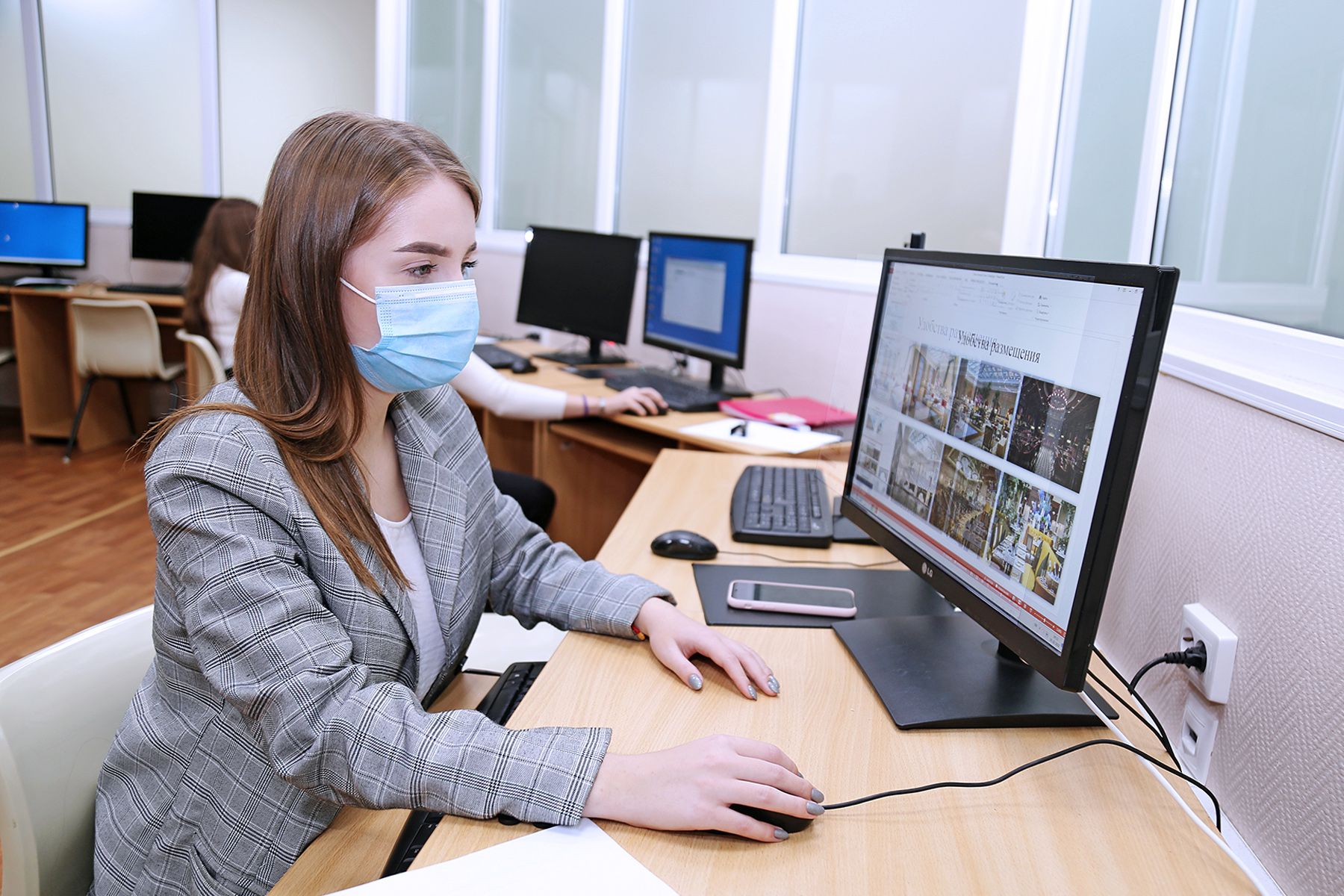 Уникальный инклюзив-тур: студенты ВГУЭС выполняют конкурсные задания демонстрационного экзамена по стандартам WorldSkills