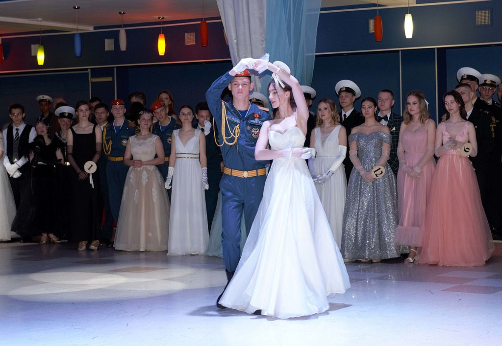 Приглашаем студентов ВВГУ на курсантский бал во Владивостоке