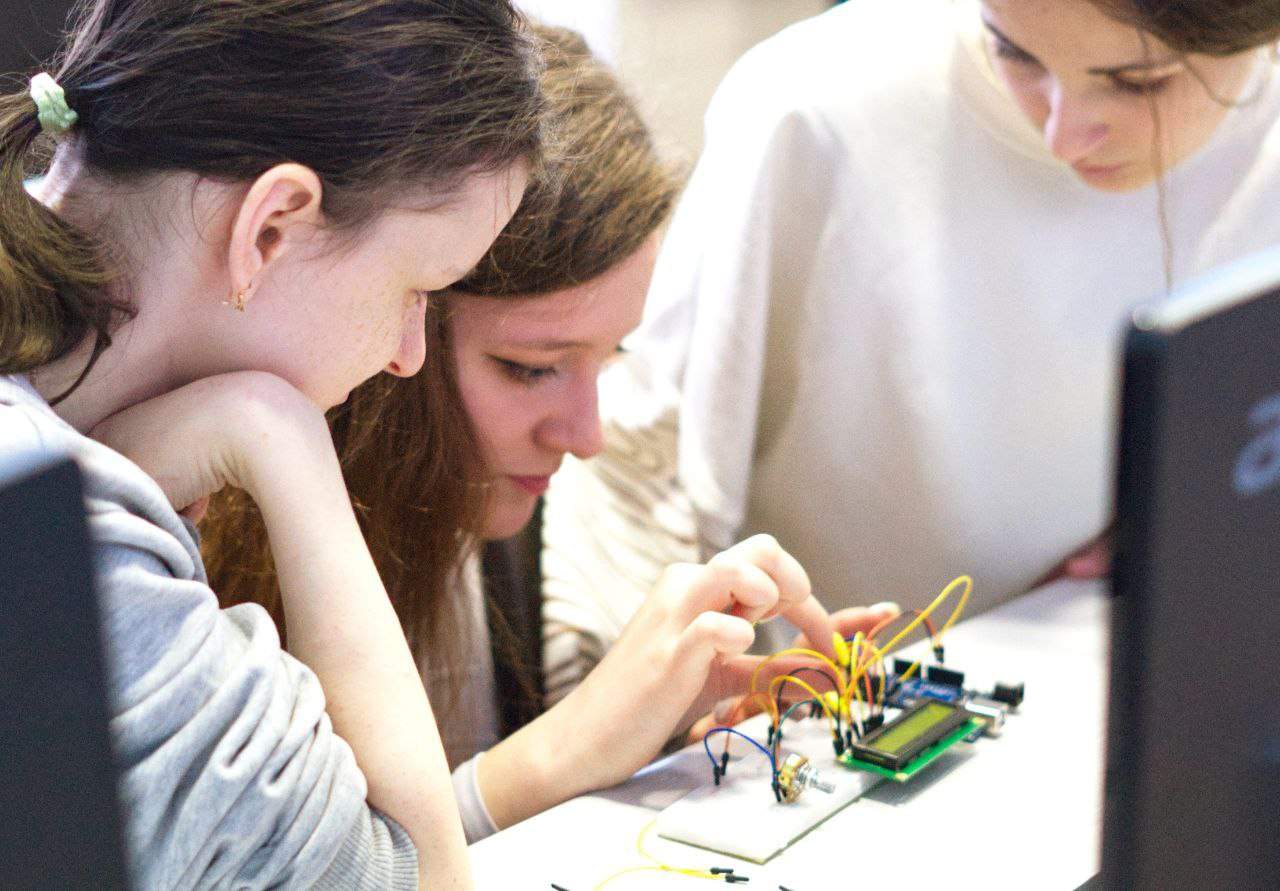 Для школьников: открыт набор на обучающий курс "Интернет вещей"