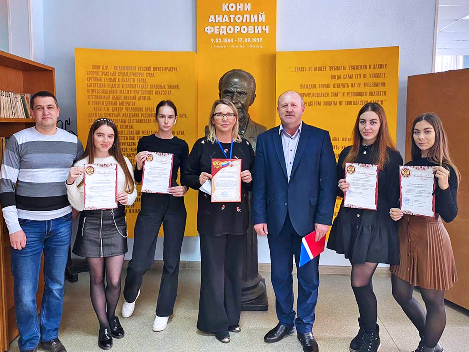 С первого курса в профессии: директора и студентов Института права ВГУЭС поблагодарили за активное содействие УМВД России по Приморскому краю 