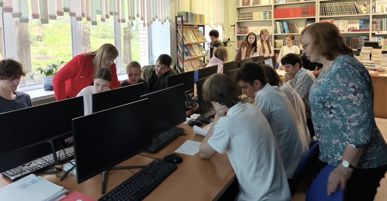 ВВГУ провёл первую во Владивостоке проектную сессию по созданию школьной формы