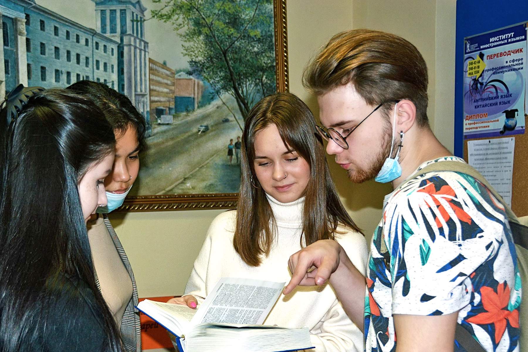 Великий и могучий: в Международный день родного языка студенты ВГУЭС написали сложный диктант в одно предложение