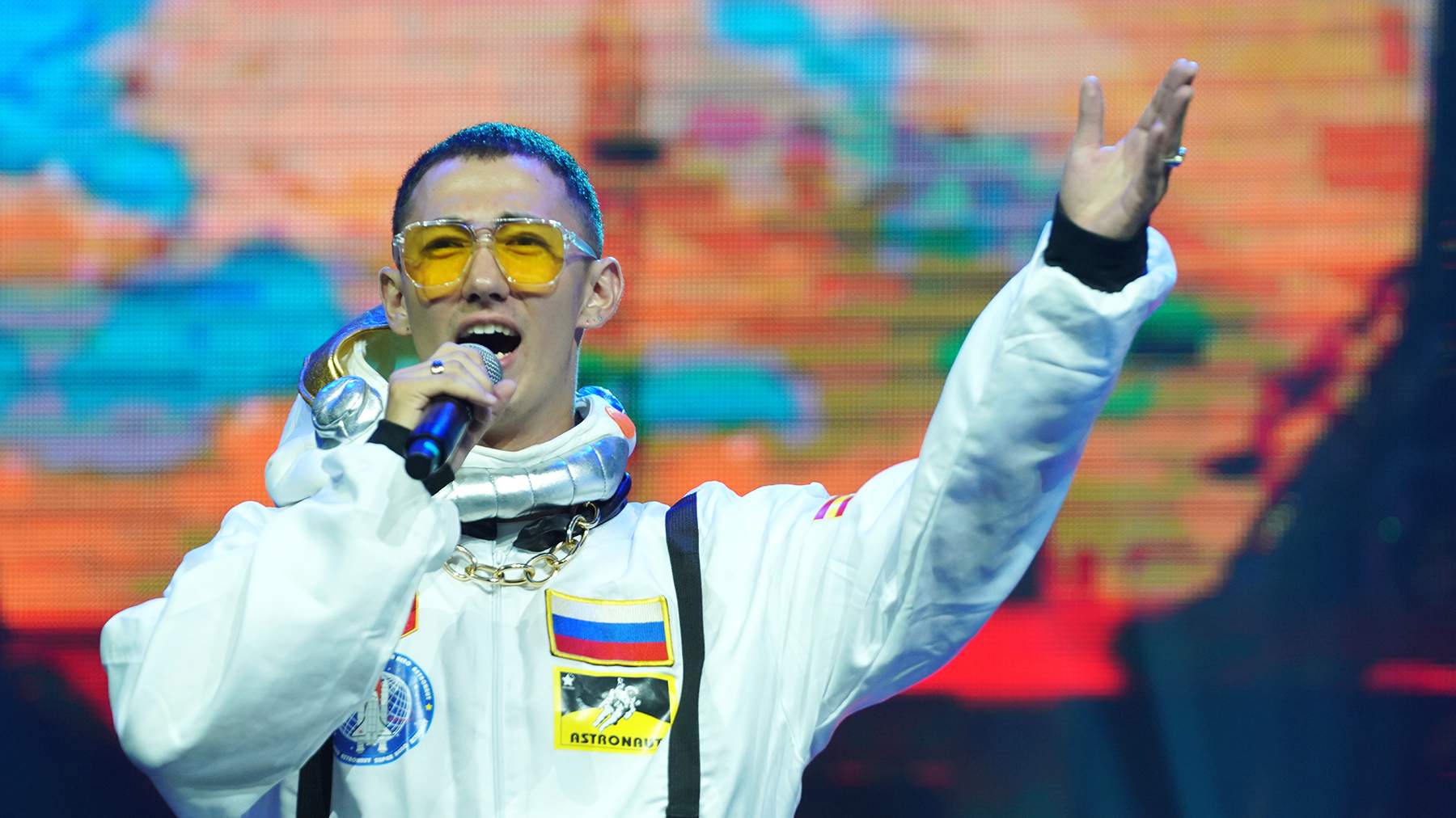 Выпускников ВГУЭС-2022 отправили в космическое путешествие