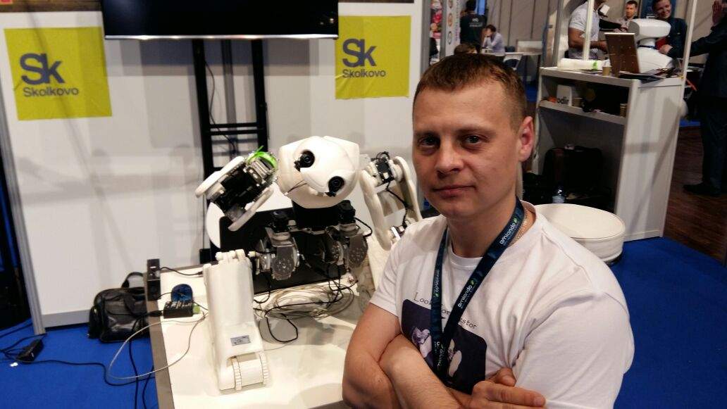 Выпускник и преподаватель ВГУЭС на выставке роботов Innorobo 2016 в Париже продемонстрировали свое детище – робота Адама