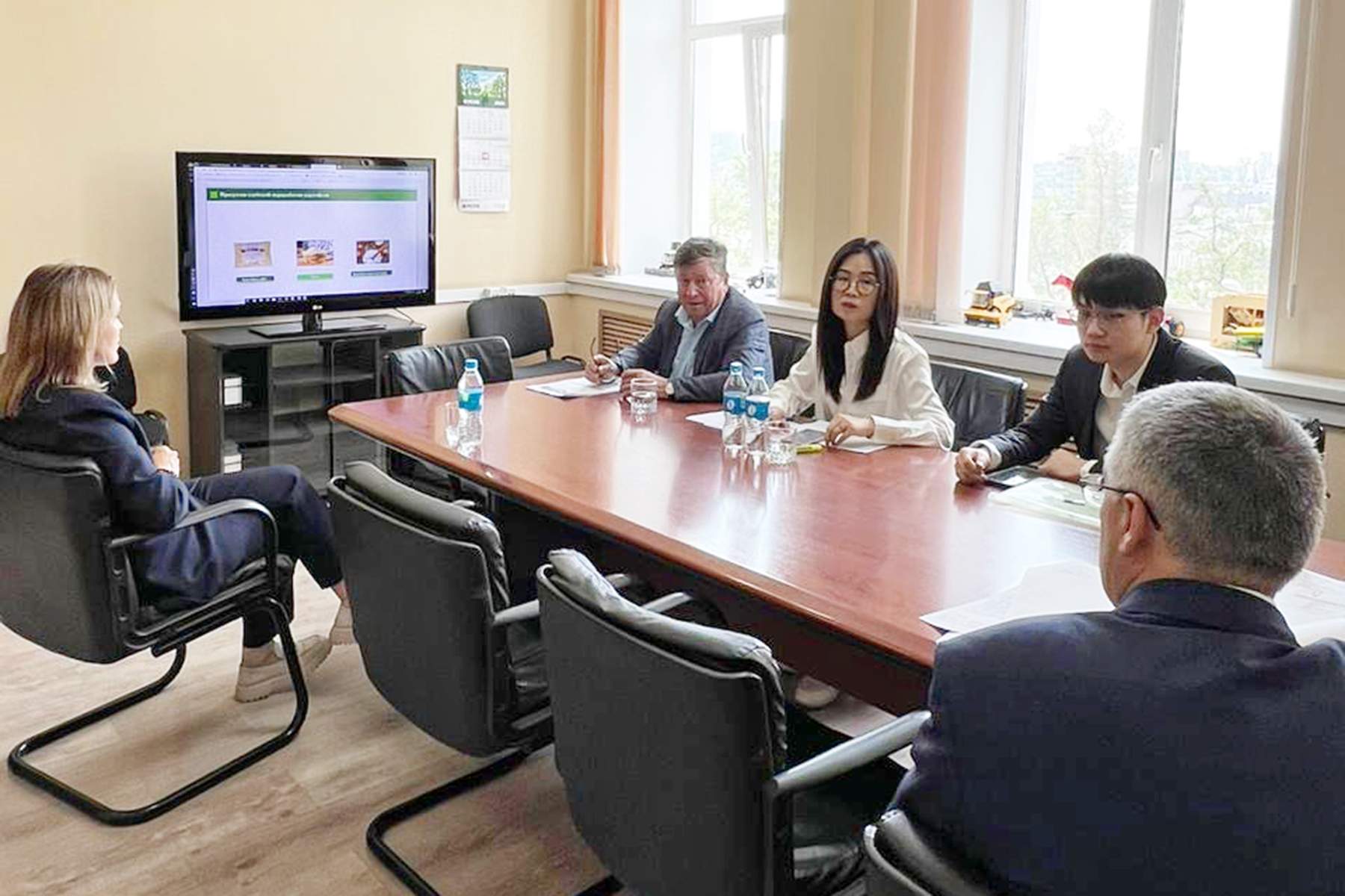 Аспиранты ВВГУ из Китая представили экономическое исследование в Минсельхоз Приморья