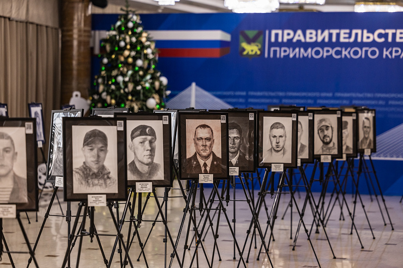 ВВГУ принял участие в открытии художественного патриотического проекта «Портрет Героя» в Приморье