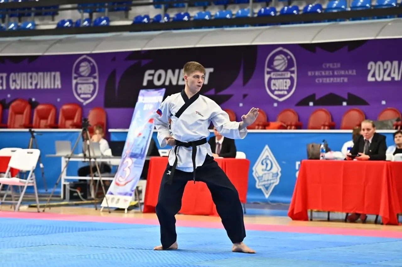 Студент филиала ВВГУ в г. Находке Егор Орлин завоевал золото чемпионата России по тхэквондо в смешанных парах