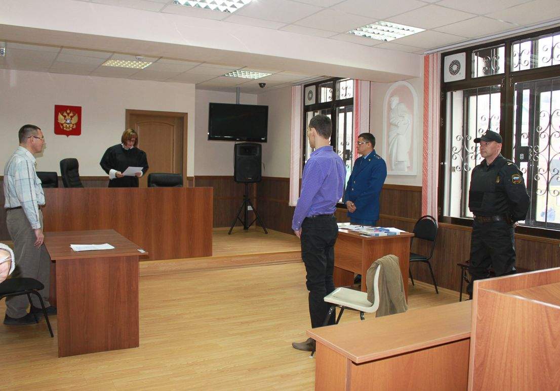 Встать, суд идет! В зале судебных заседаний Института права ВГУЭС состоялось выездное заседание Фрунзенского районного суда