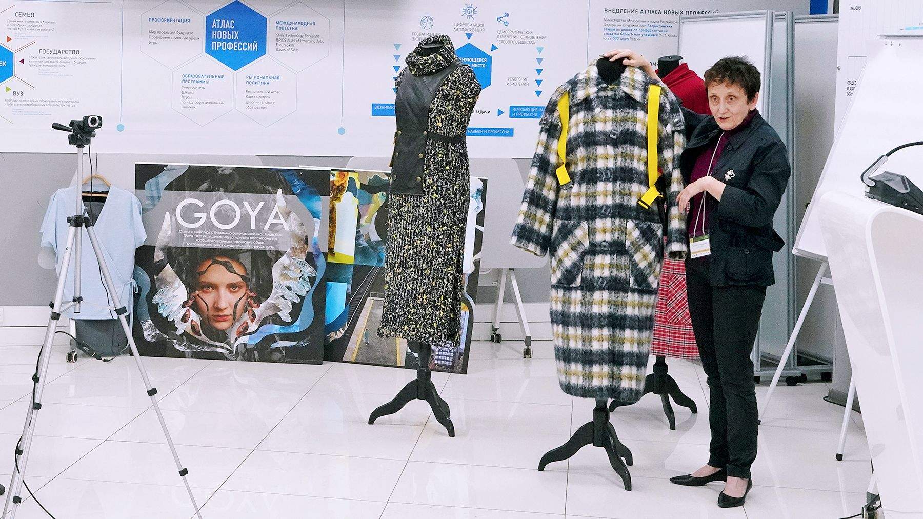 Инклюзивная коллекция дизайнеров ВГУЭС представлена на международной конференции о художественной жизни Дальнего Востока