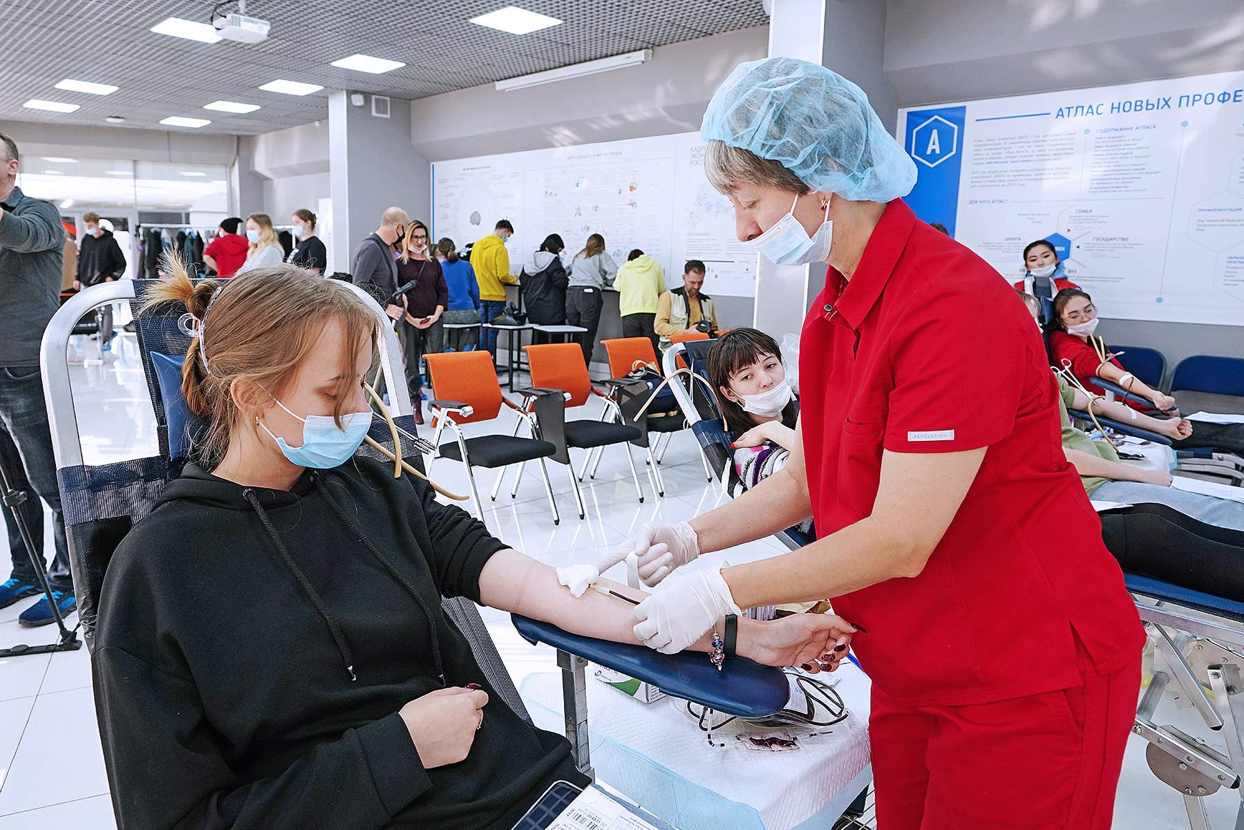 135 студентов ВГУЭС решили сдать кровь в рамках акции «День донора»