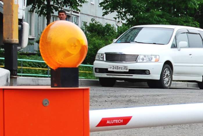 Энергия солнца освещает ВГУЭС даже ночью – все дело в лампах на фотоэлементах