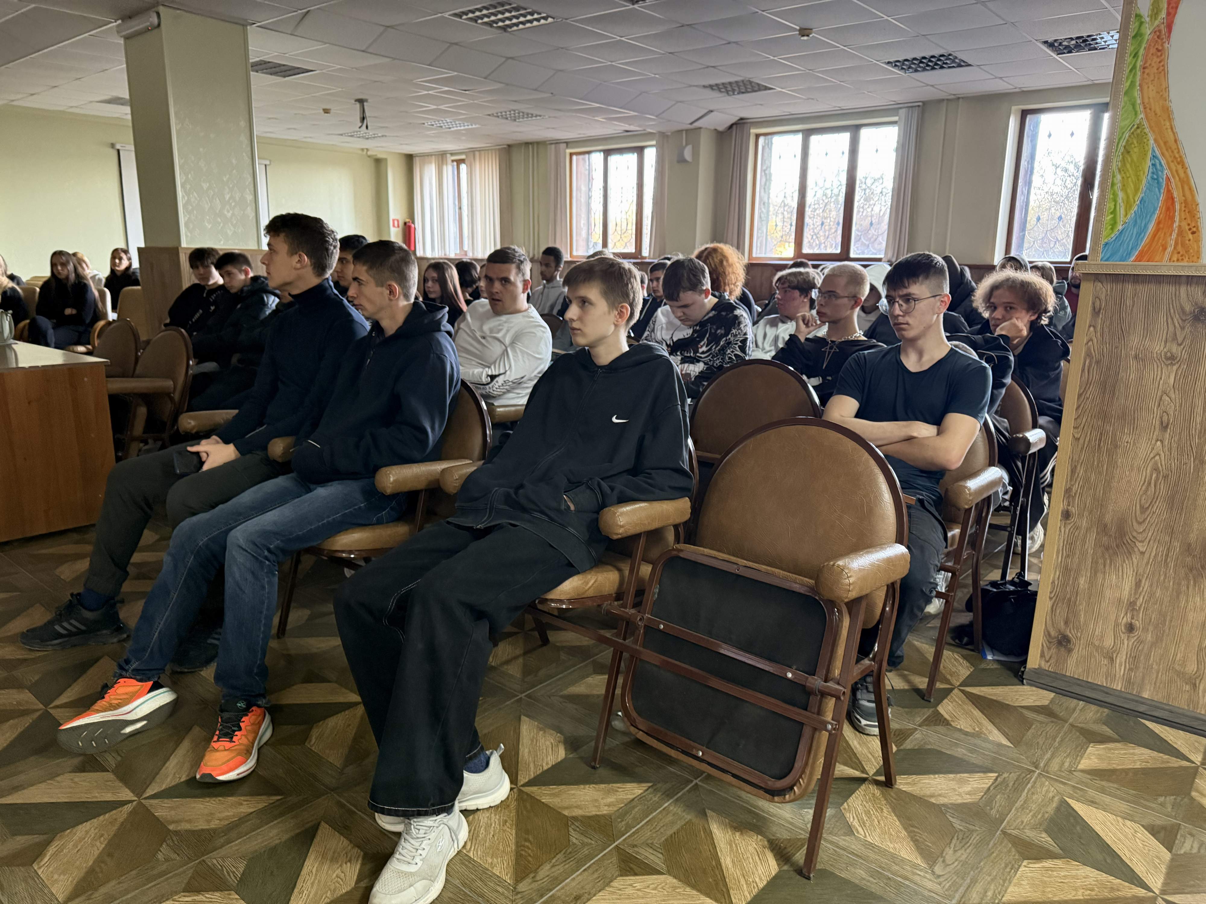 В филиале ВВГУ в г. Находке прошли «Разговоры о важном»: студентам рассказали о перспективах службы в подразделениях БПЛА