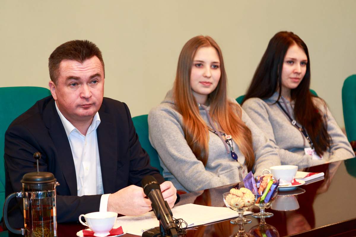 Во ВГУЭС финалисты конкурса «Волонтёр года» встретились с губернатором Приморского края Владимиром Миклушевским