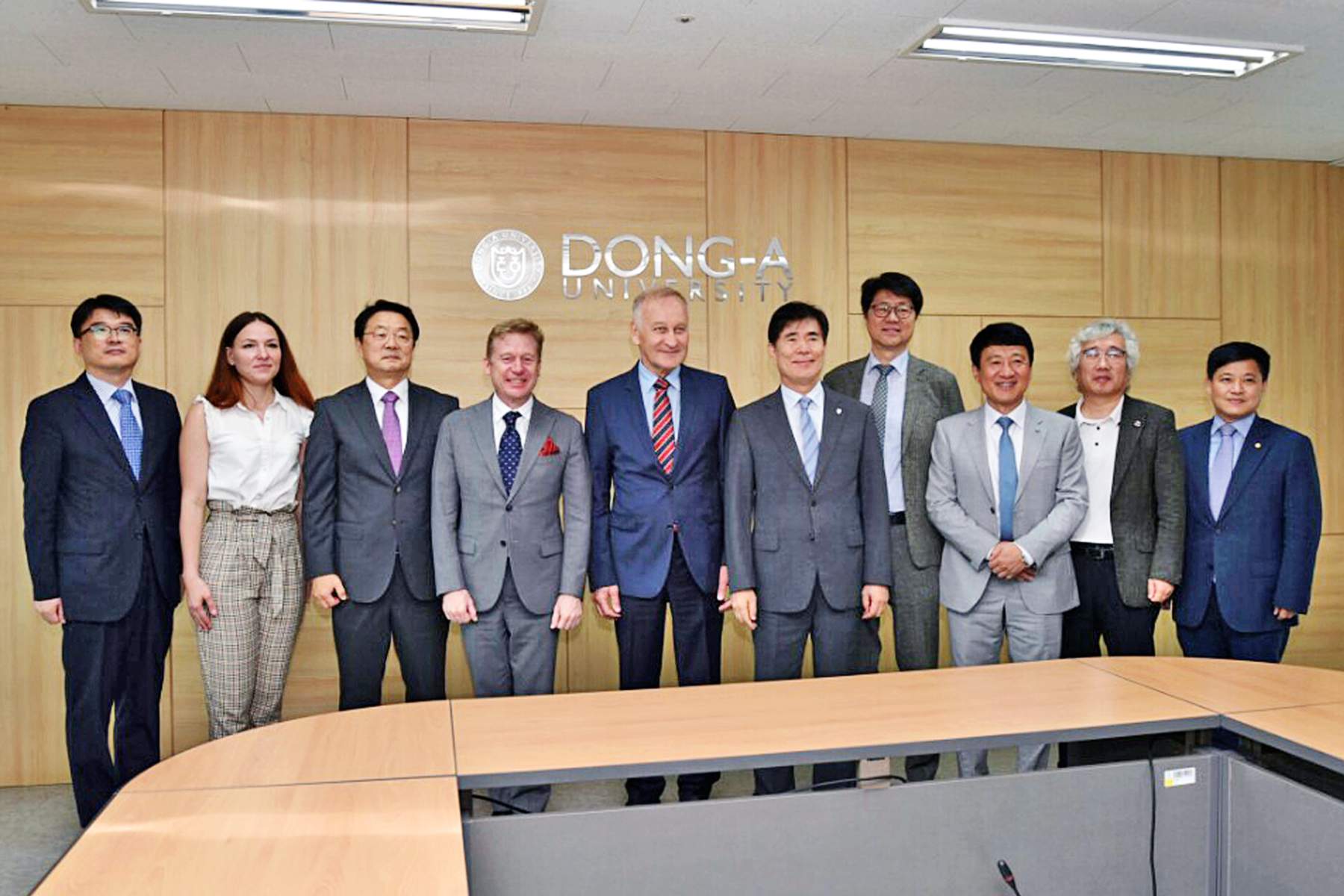 Подписан меморандум о расширении сотрудничества между ВГУЭС и Донг-А университетом