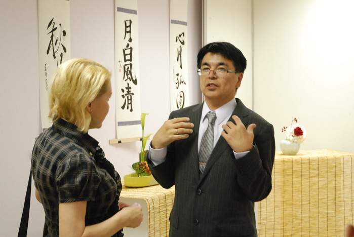 Во ВГУЭС наградили участников выставки «Осенние чувства»