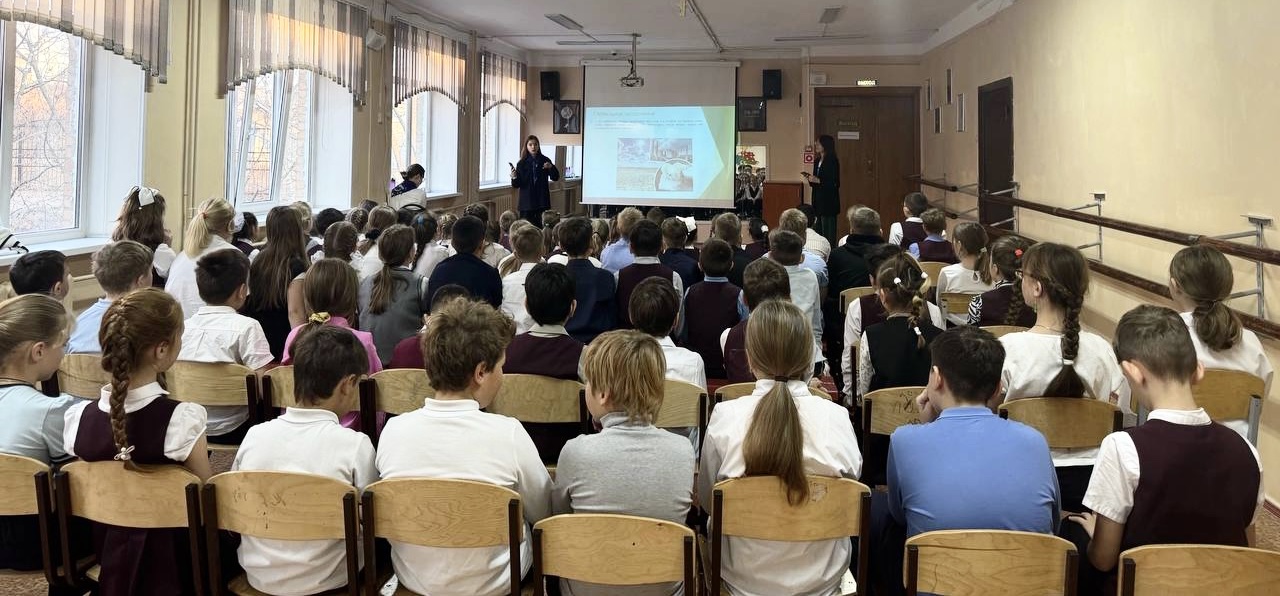 Студенты ВВГУ провели серию лекций ко Дню Победы для школьников Владивостока