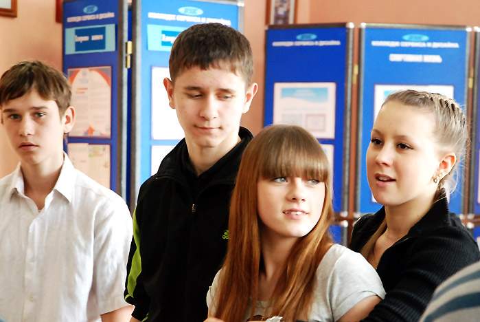 В Колледже сервиса и дизайна ВГУЭС старшеклассники попробовали «бумажные деньги» на вкус