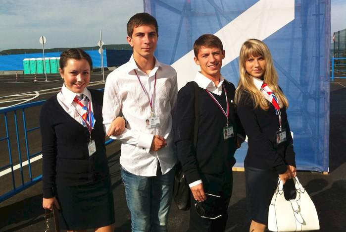 Волонтеры ВГУЭС сопровождают мероприятия саммита АТЭС