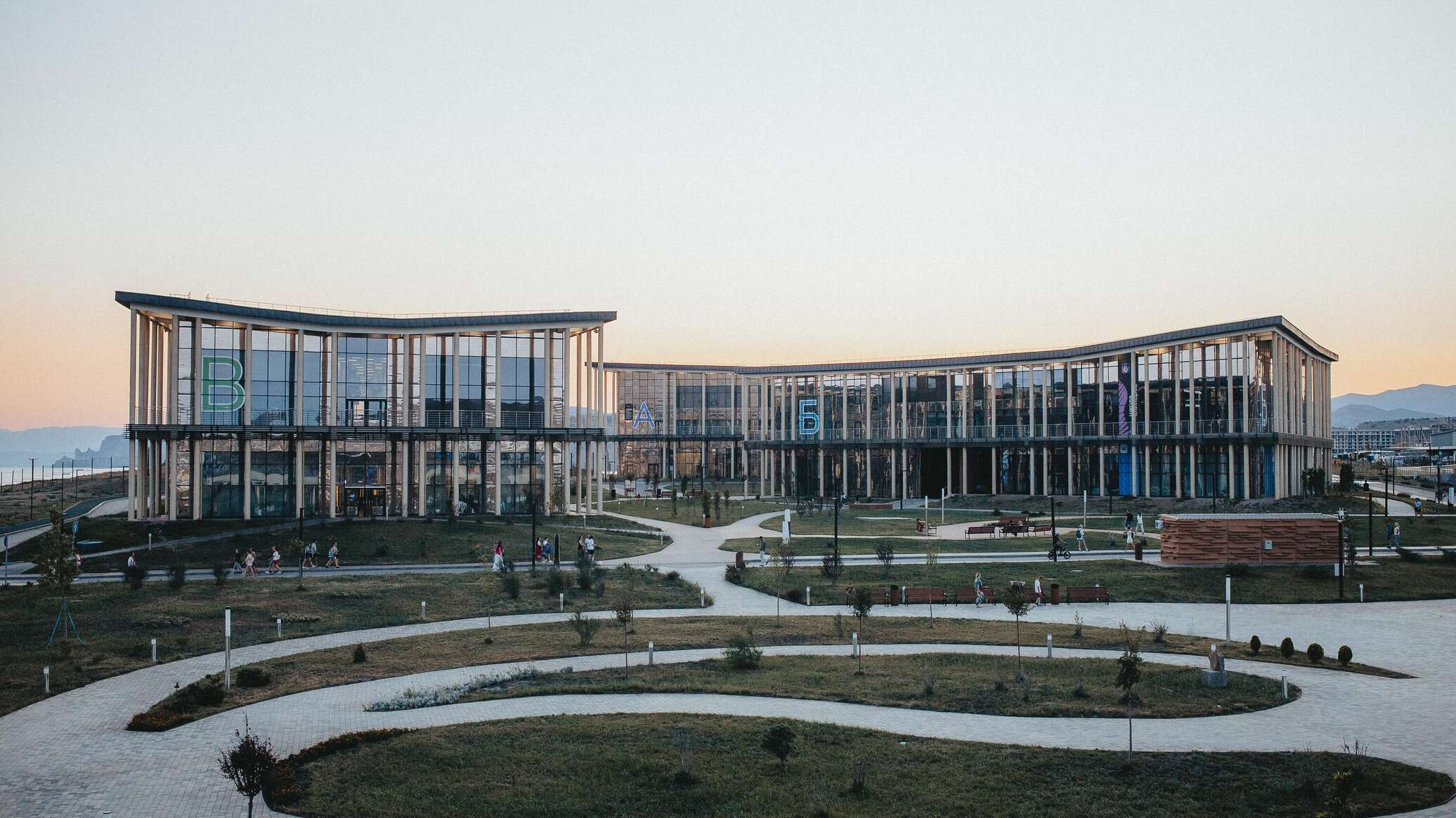 Лето у Чёрного моря: прими участие в арт-квартале «Среда образования» арт-кластера «Таврида.АРТ»