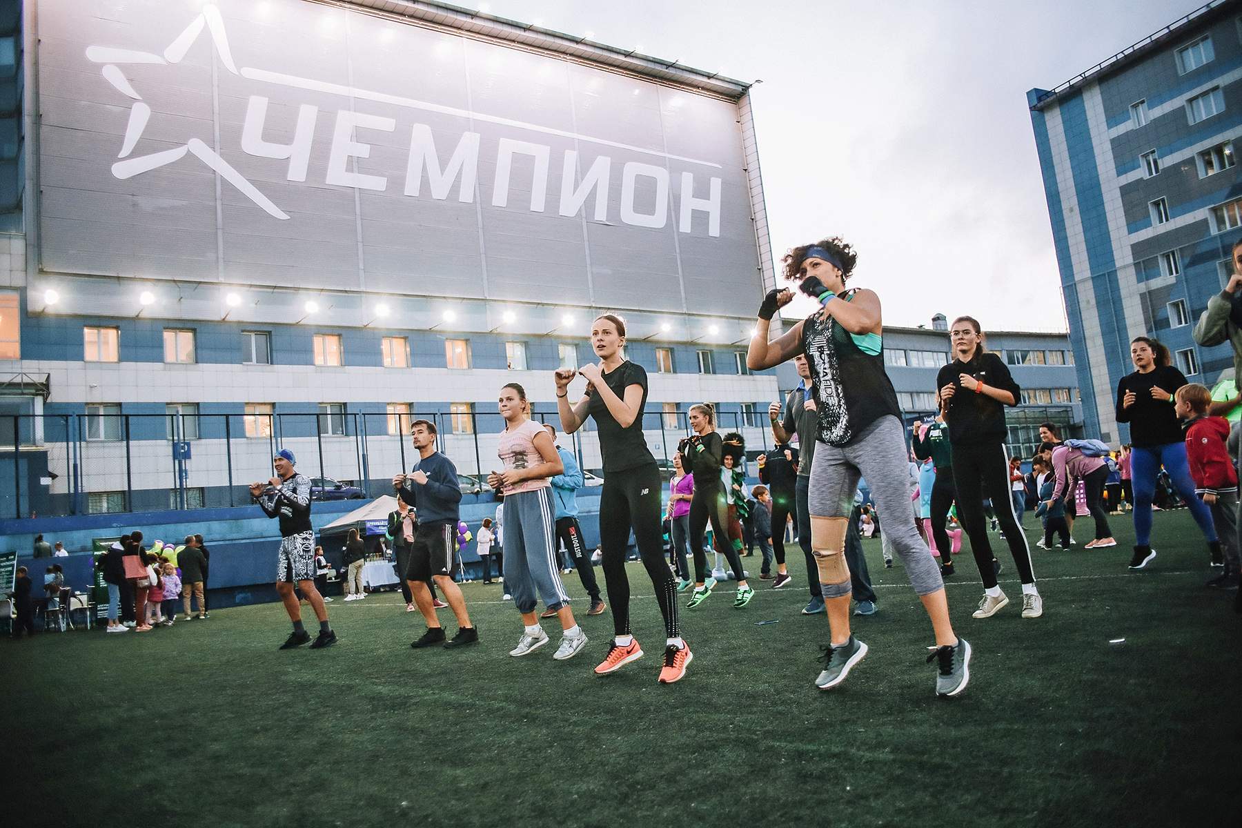 Единственный на Дальнем Востоке Фестиваль семейного фитнеса «Старт чемпионов» прошел в спорткомплексе «Чемпион» ВГУЭС