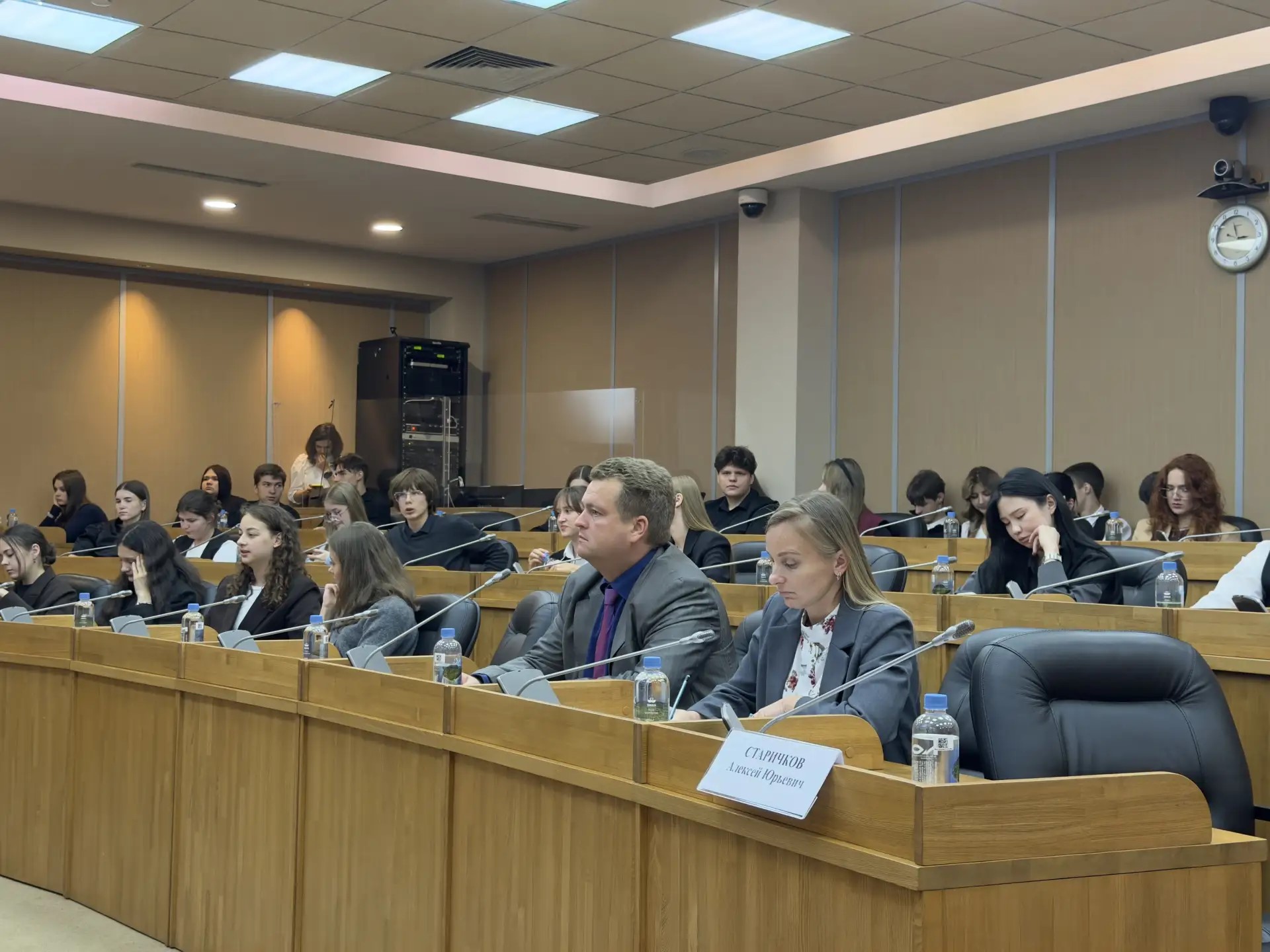 Студенты ВВГУ встретились с министром международных и внешнеэкономических связей Приморского края