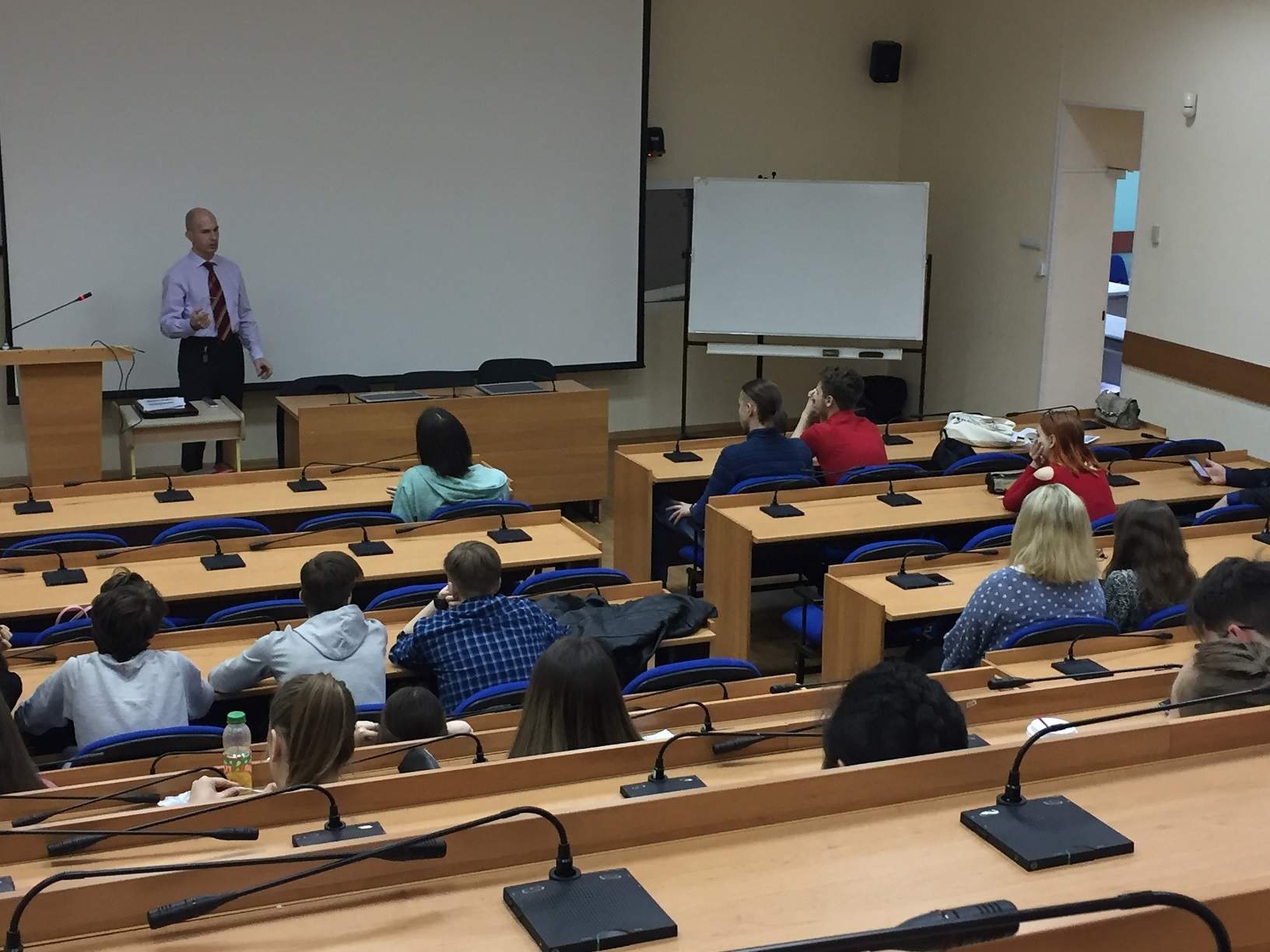 Встреча студентов-международников и регионоведов с председателем Союза организаций «Центр содействия иммиграции в Приморский край» Владиславом Звычайным