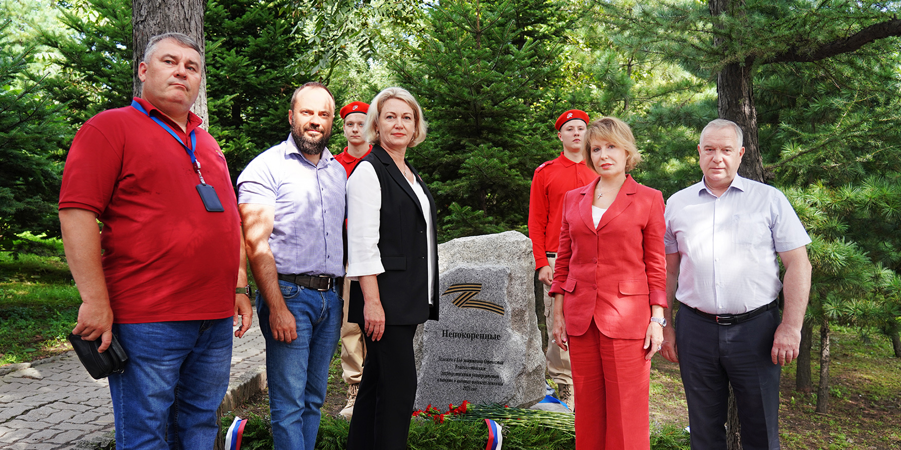 В ВВГУ открыли монумент «Непокоренные» в память о военных подвигах земляков