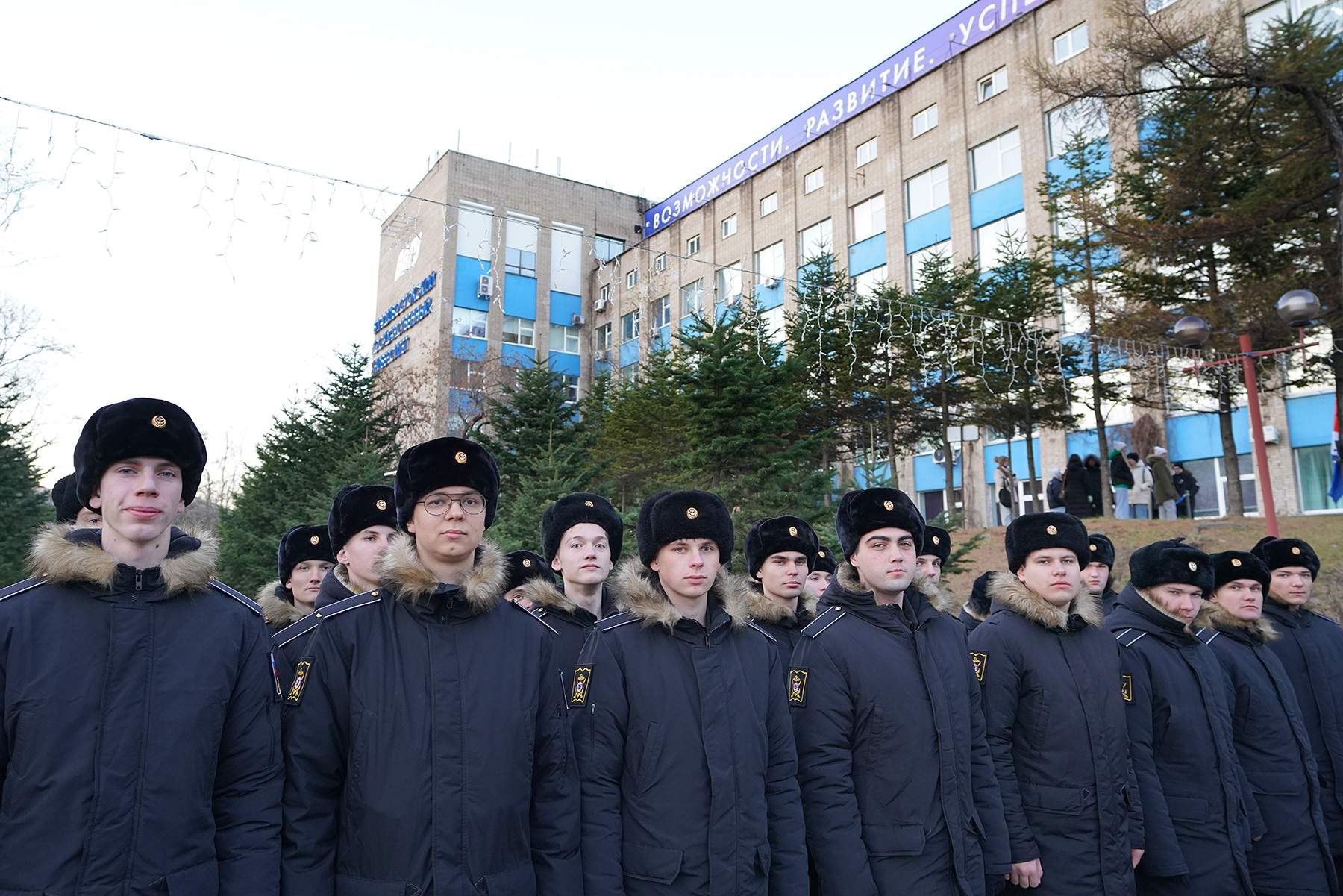 Быть храбрым и стойким: студенты ВВГУ рассказали о занятиях в военном учебном центре